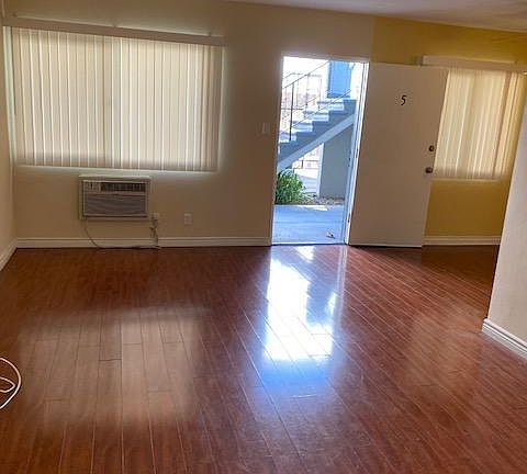 3rd image of 400 S Marengo Ave APT 5