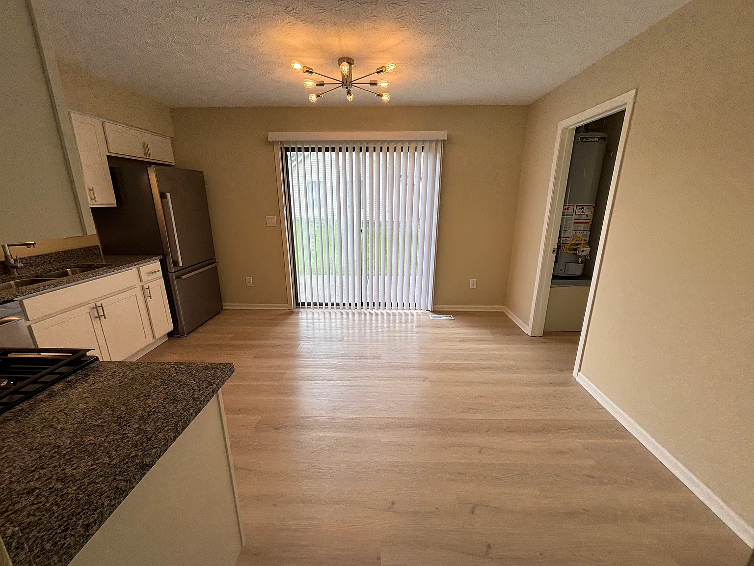 2 bed, 898 sqft, $1,395 — Photo 3