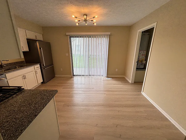 1891 Stoneview Ct — Photo 3