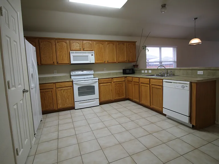 4188 Cherry Ridge Dr — Photo 13