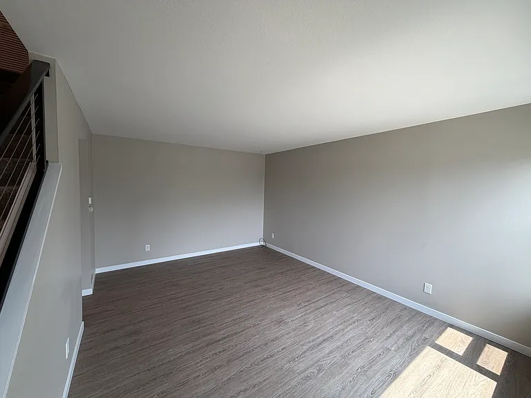 543 East Blf — Photo 6
