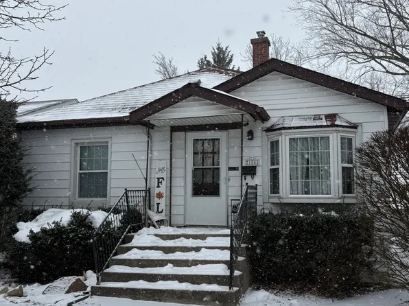 184 S Douglas Ave, Bradley, IL 60915