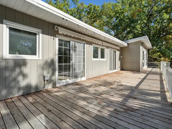 22194 260th St, Delhi, IA 52223
