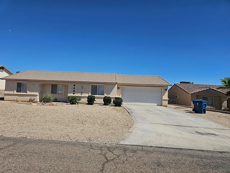 2170 Hillside Dr — Photo 2