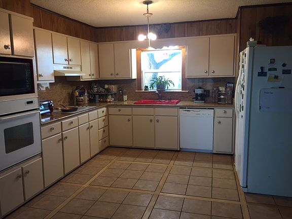 2nd image of 1400 W 6th St