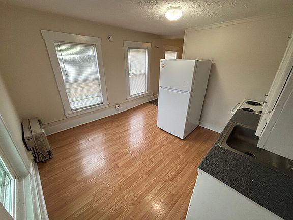 4th image of 20 Bodwell St Unit C
