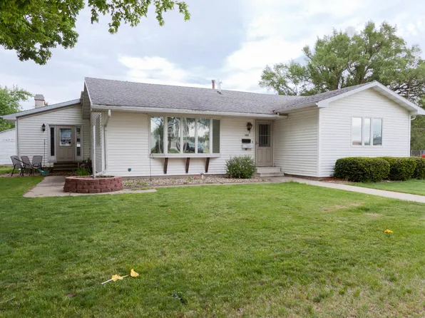 102 N 1st Ave, Chenoa, IL 61726
