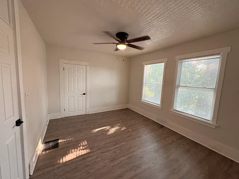 3011 Holmes St — Photo 17