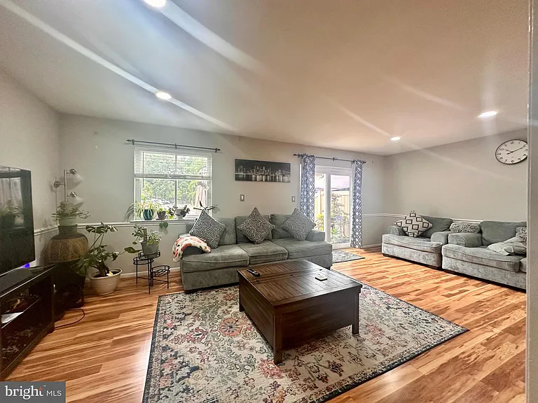 163 Thoreau Dr — Photo 12