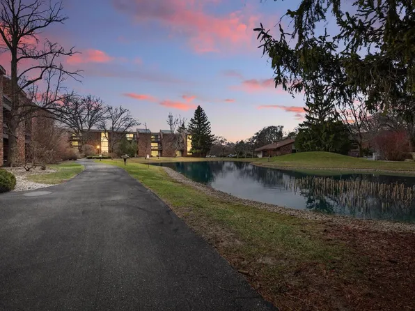 2110 West Good Hope ROAD #4, Glendale, WI 53209