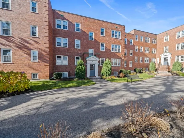 33 Lennon Ct APT 39, South Boston, MA 02127