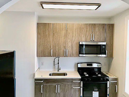 4th image of 780 E 2nd St #3C