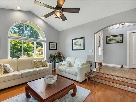3rd image of 242 Dahl Rd