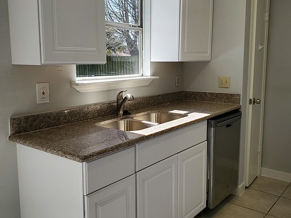 5th image of 3827 Trevor Hill Dr