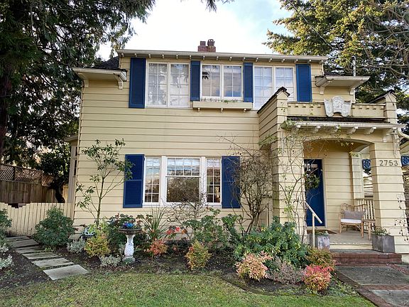 charming 1914 colonial revival