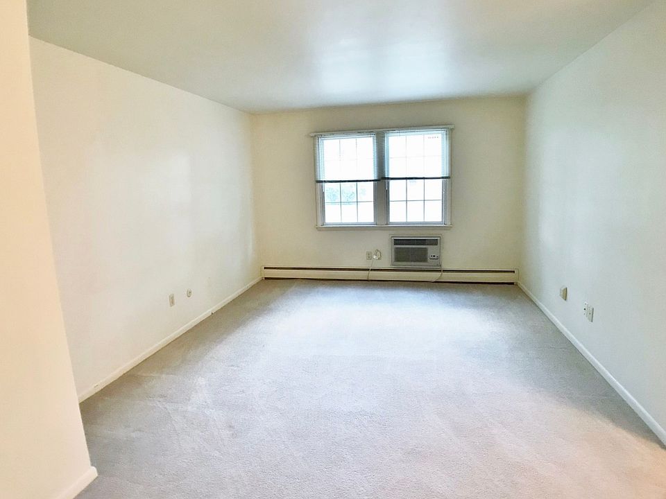 2nd image of 950 W Aaron Dr #B-01