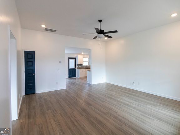 5th image of 15 Cole Dr