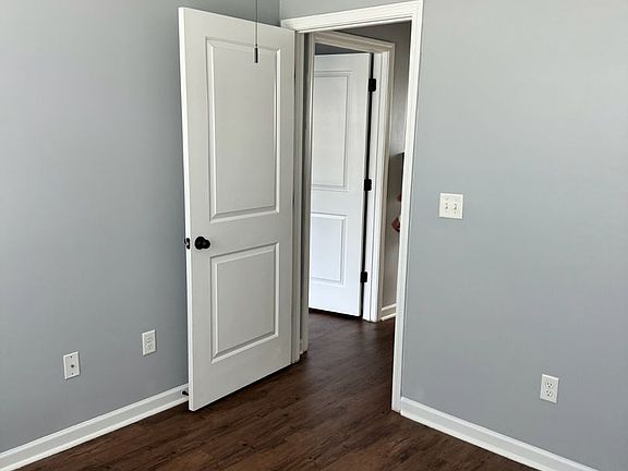 5th image of 516 Brawley St