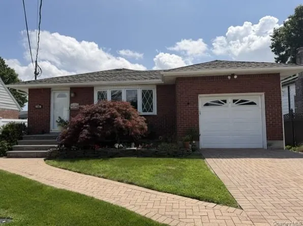 13 Prospect Street, Hicksville, NY 11801