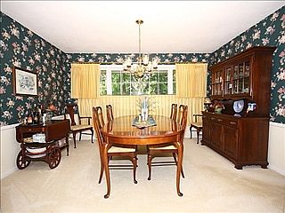 4th image of 1612 Maplewood Dr