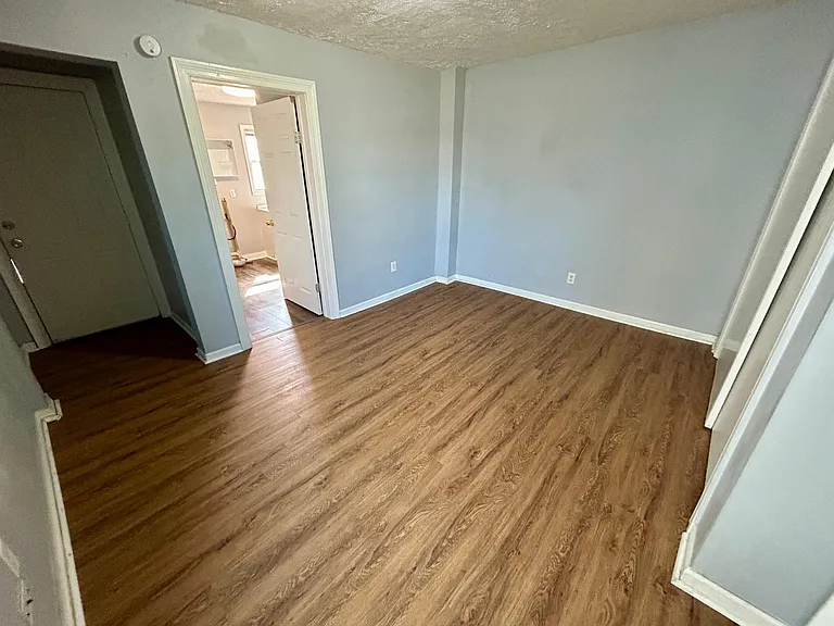 1757 Howard St — Photo 9
