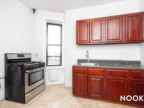 267 Clifton Place image 10 of 13