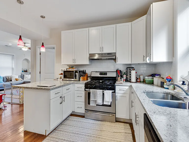 1822 W Leland Ave — Photo 4