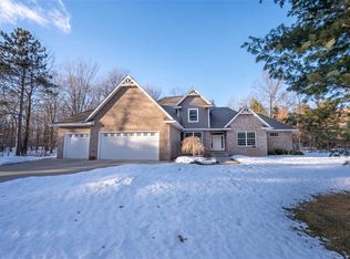 2481 E Cardinal Dr, Midland, MI 48642