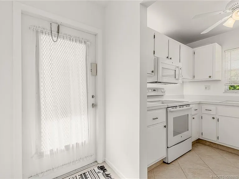 1225 NW 21st St #8-815 — Photo 2