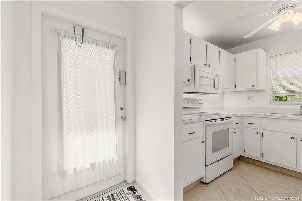 Building Photo - 1225 NW 21st St #8-815
