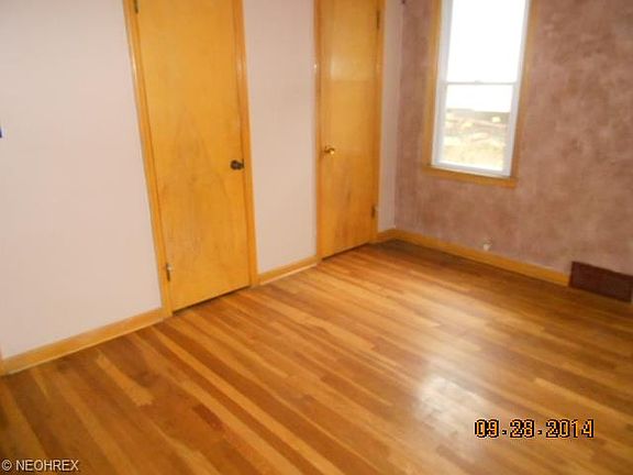 4th image of 1813 Alvin Ave