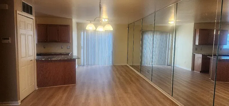 Lafayette Park Area 2 Bed/2 Bath Condo in Detroit - Available 03/06 - $1800/month — Photo 4