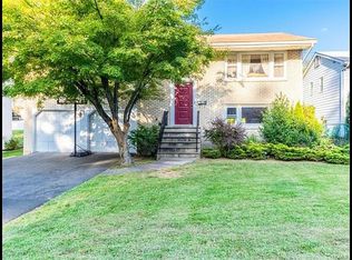 16 Lorri Ln, Yonkers, NY 10710