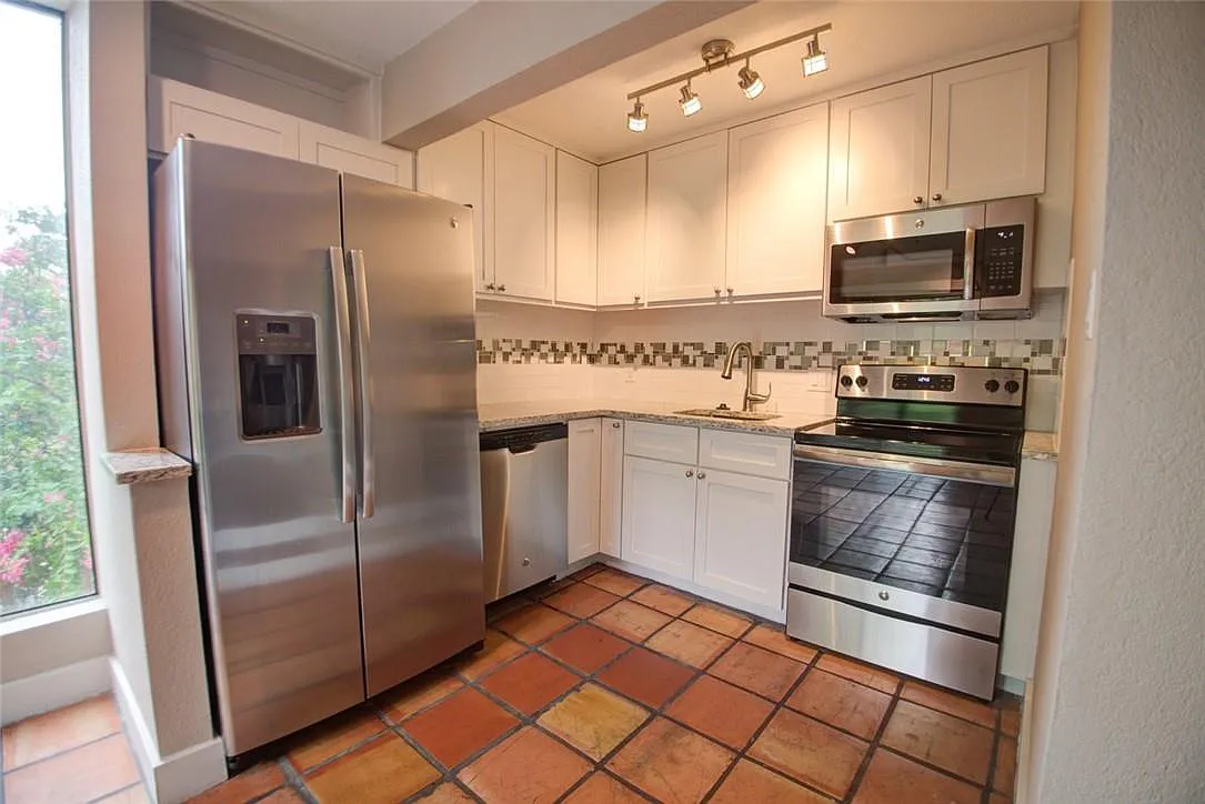 1 bed, 1.0 bath, 450 sqft, $1,095 — Photo 3