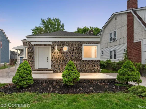 39 W Elza Ave, Hazel Park, MI 48030