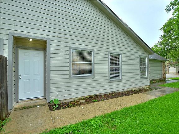 3rd image of 13207 Saxby Ct