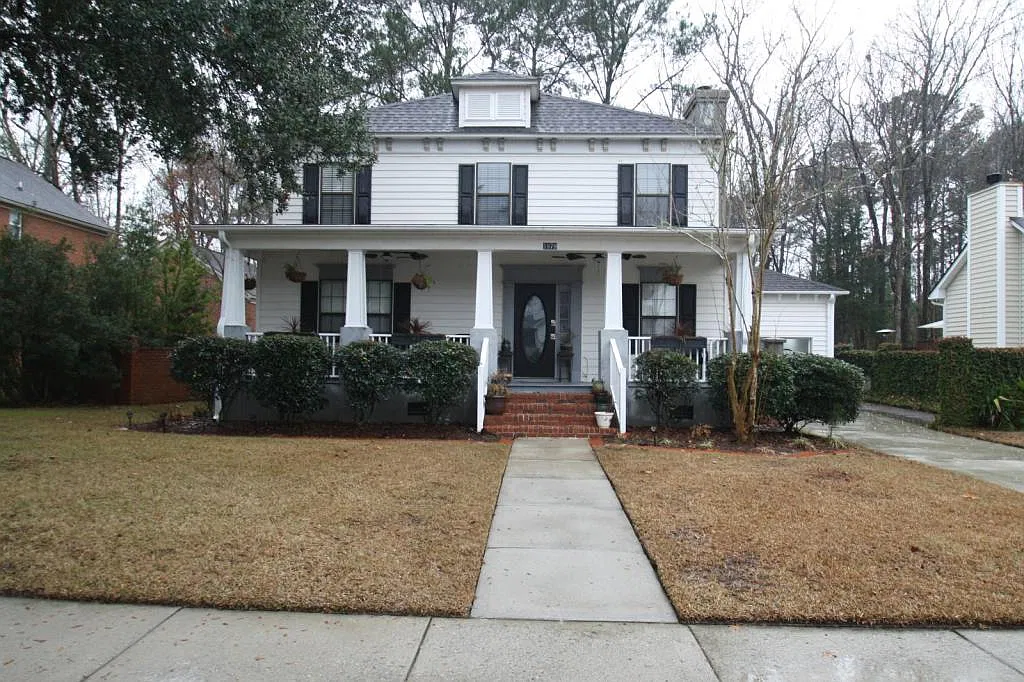 1879 Oleander Ct — Photo 1