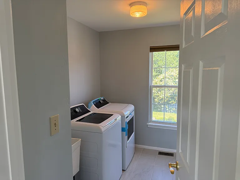 second floor Landry room