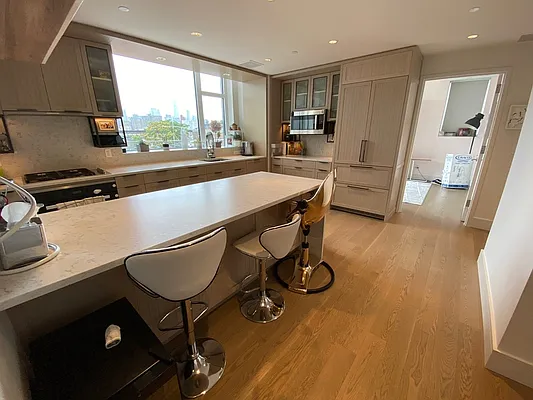 Rented by Extell Marketing Group LLC | media 20