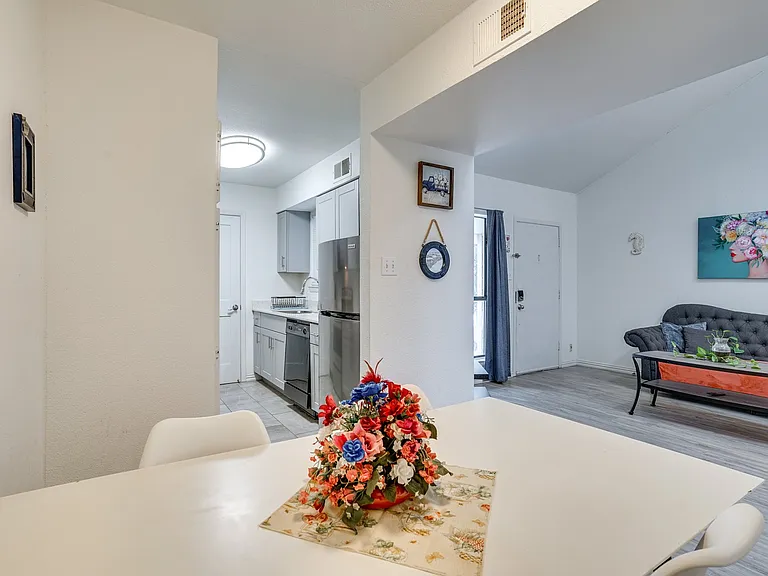 6646 E Lovers Ln — Photo 35