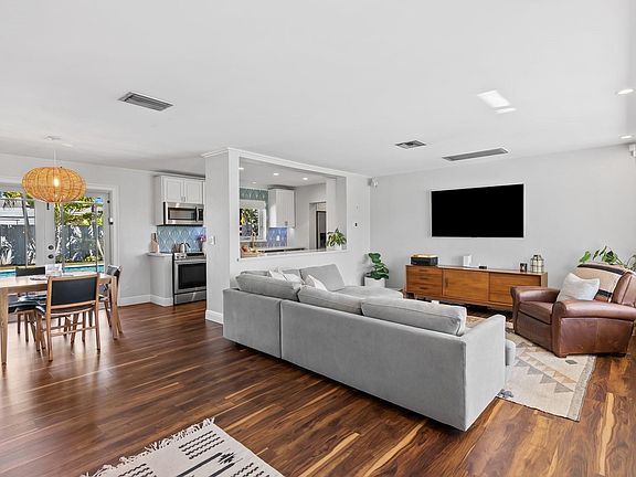 5th image of 2133 NE 25th Street