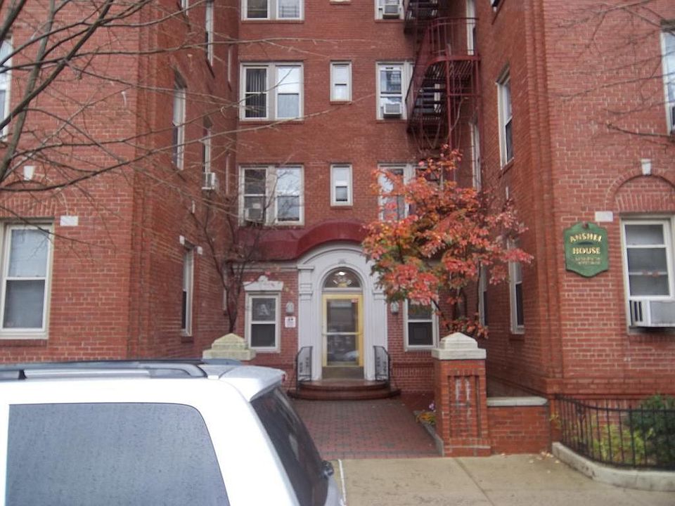 2nd image of 1560 E 18th St APT 1H