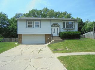 364 S Waverly Ct, Elgin, IL 60120