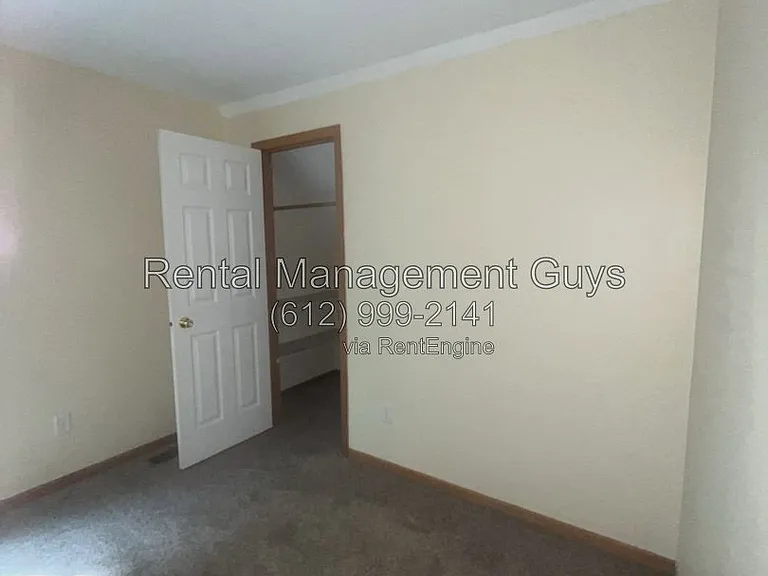 1914 Russell Ave N — Photo 7