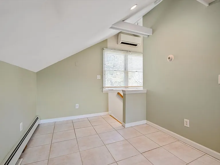 25 Gardners Ln — Photo 17