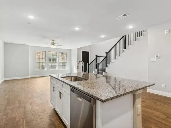 207 Suma Dr, Euless, TX 76040