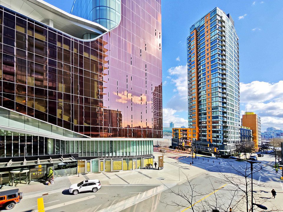 1st image of 38 Smithe St #351