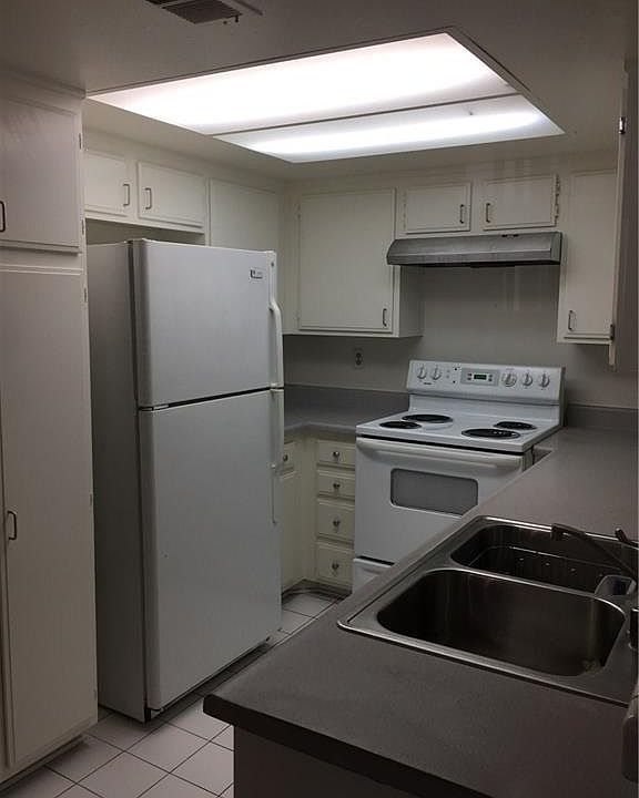 1st image of 320 W Walnut 31 St