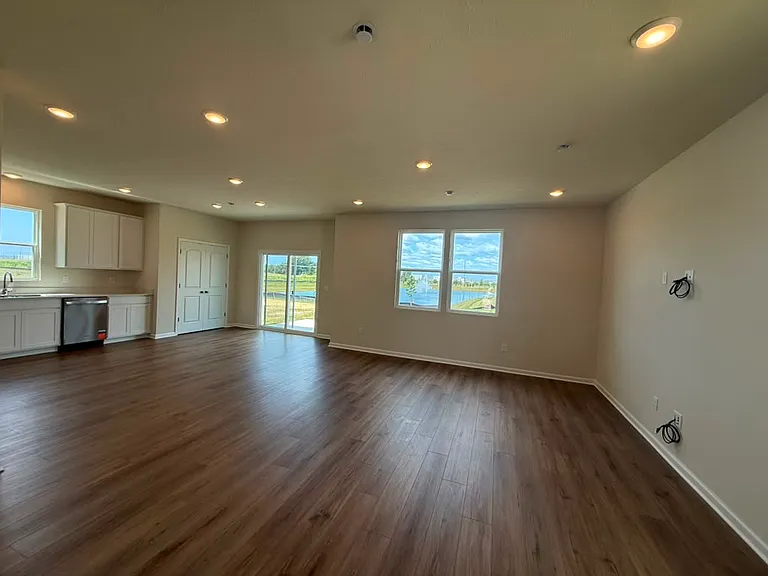 3802 Sterling Dr — Photo 9