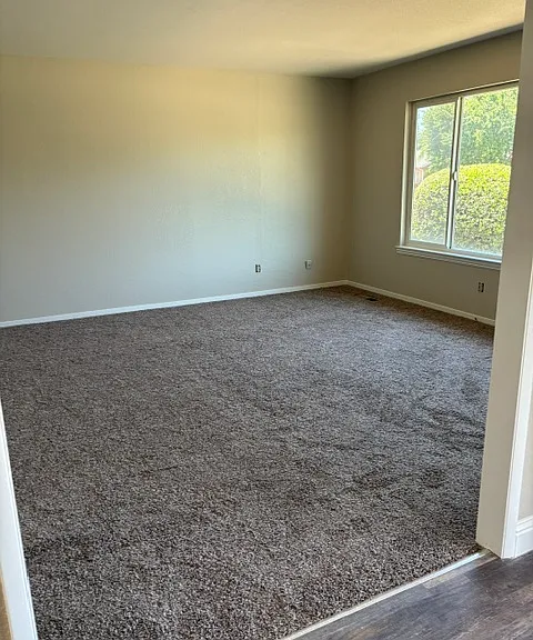 2209 E Palo Alto Ave — Photo 3